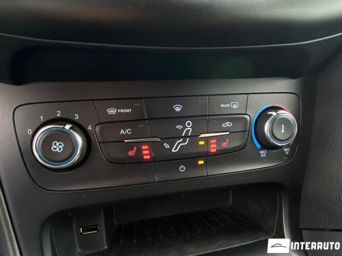 Ford Focus 38 interauto-car