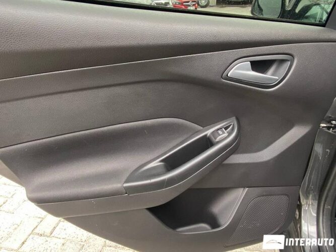 Ford Focus 41 interauto-car