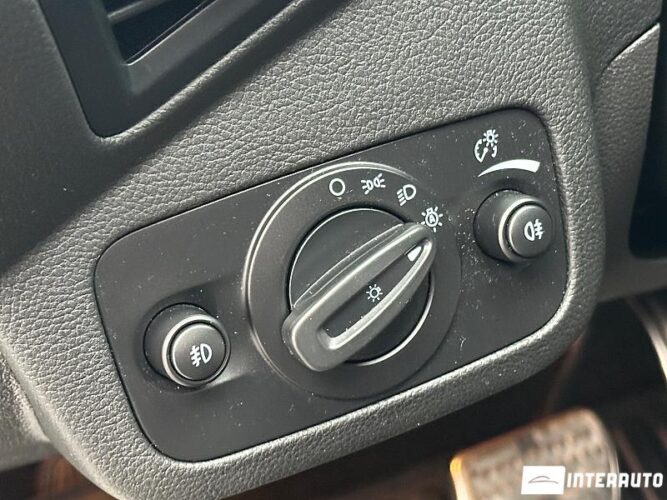 Ford Kuga 53 interauto-car