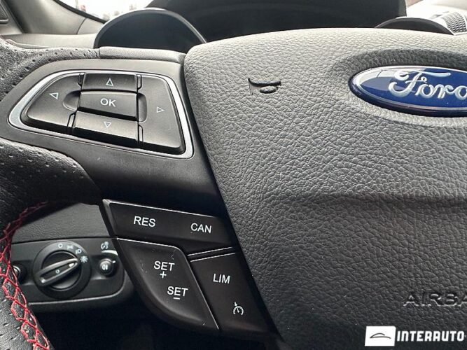 Ford Kuga 50 interauto-car