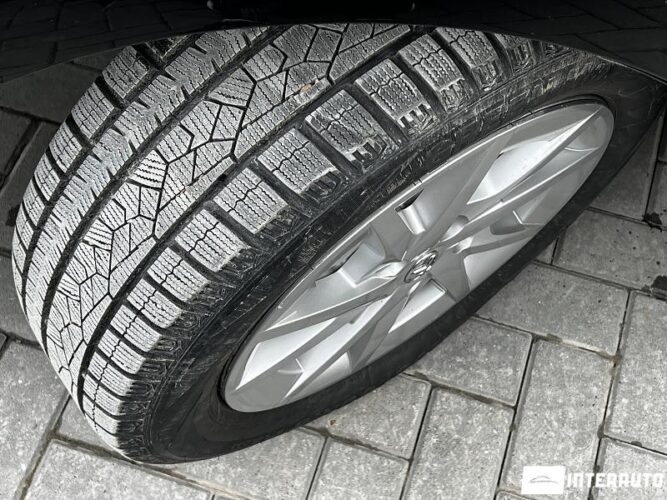 Toyota Prius Plus / V 45 interauto-car