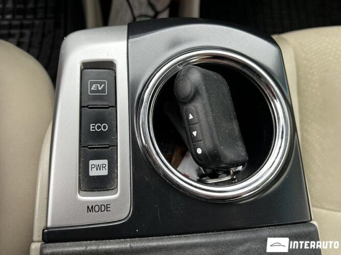 Toyota Prius Plus / V 40 interauto-car