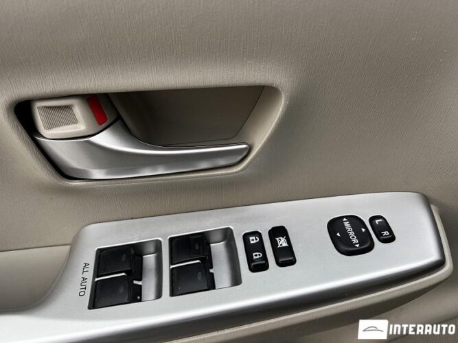 Toyota Prius Plus / V 41 interauto-car