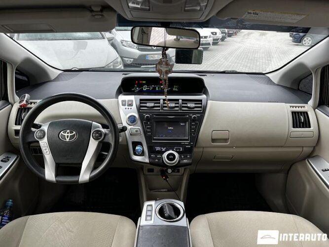 Toyota Prius Plus / V 35 interauto-car