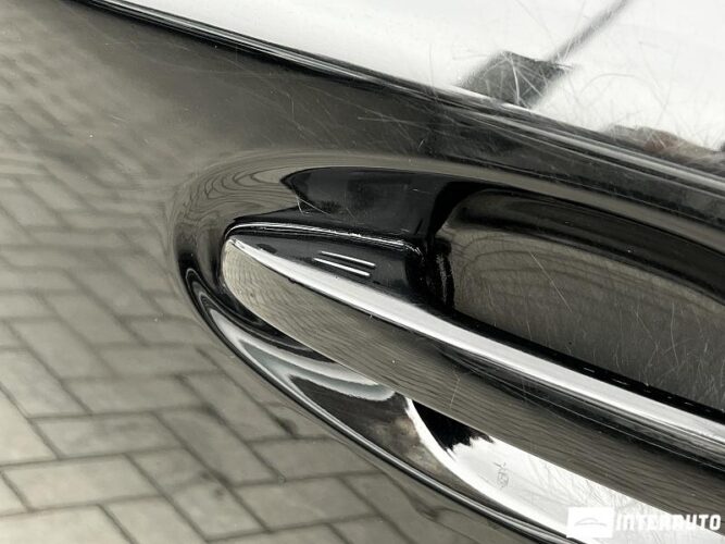 Toyota Prius Plus / V 46 interauto-car