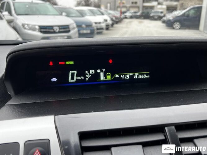 Toyota Prius Plus / V 37 interauto-car