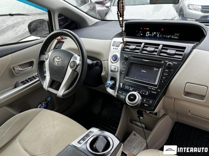Toyota Prius Plus / V 34 interauto-car