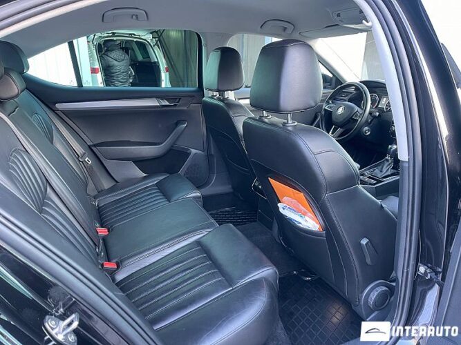 Skoda Superb 48 interauto-car
