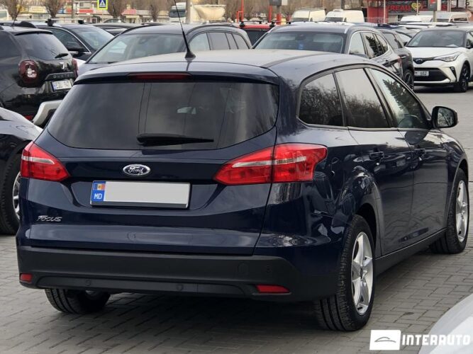 Ford Focus 33 interauto-car