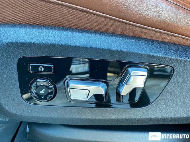 BMW X5 4.0i 50 interauto-car