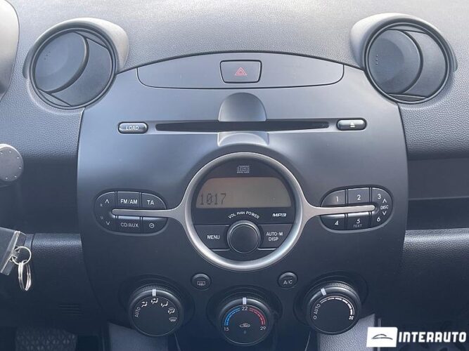 Mazda 2 40 interauto-car