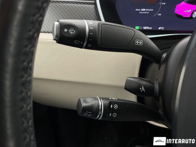 Tesla Model X 51 interauto-car