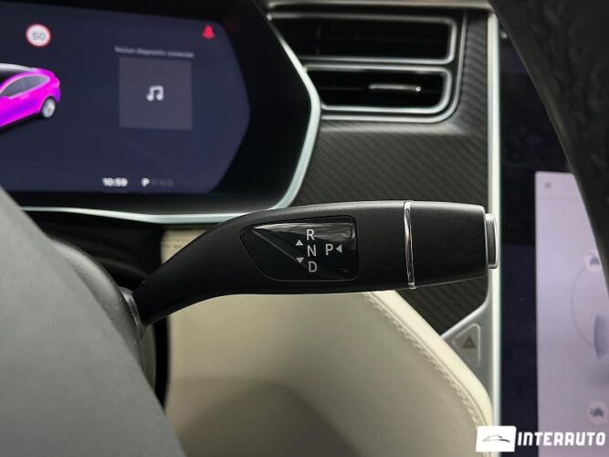 Tesla Model X 52 interauto-car