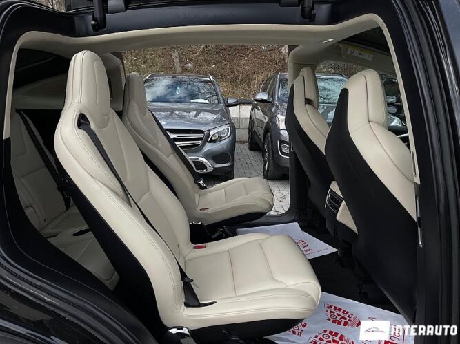 Tesla Model X 64 interauto-car