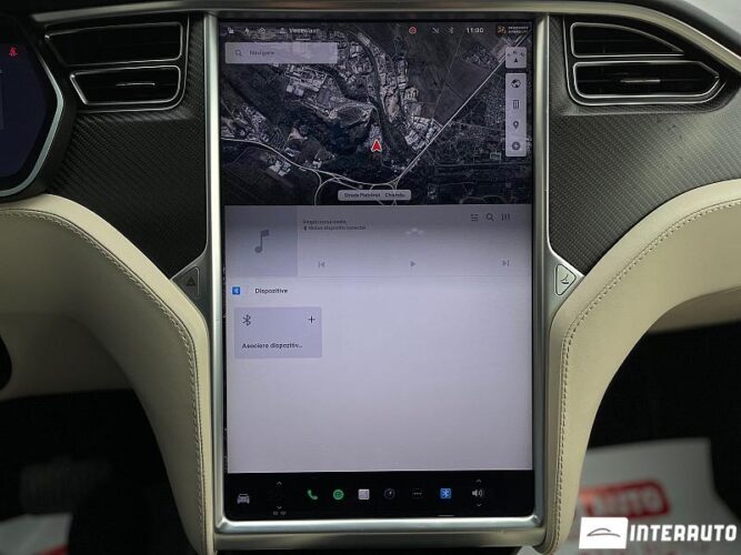 Tesla Model X 56 interauto-car