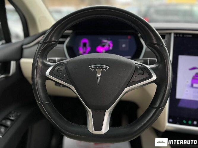 Tesla Model X 54 interauto-car