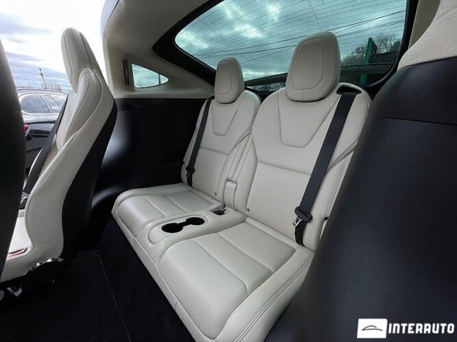 Tesla Model X 69 interauto-car