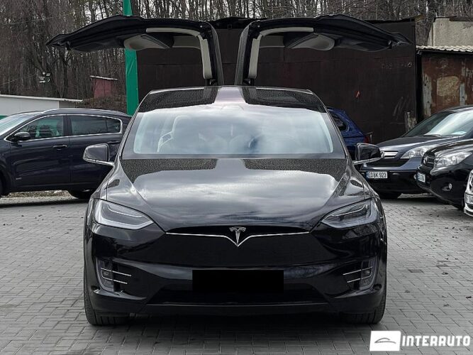 Tesla Model X 46 interauto-car