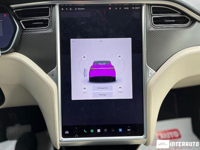Tesla Model X 57 interauto-car