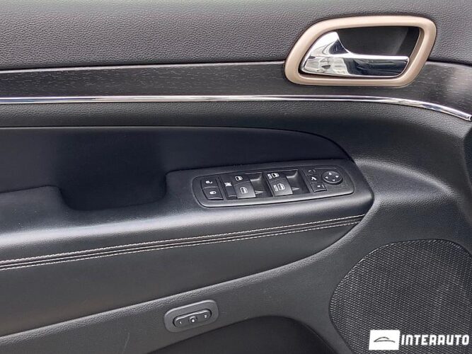 Jeep Grand Cherokee 41 interauto-car