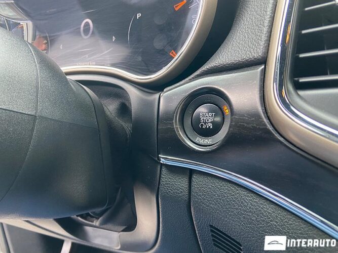 Jeep Grand Cherokee 47 interauto-car