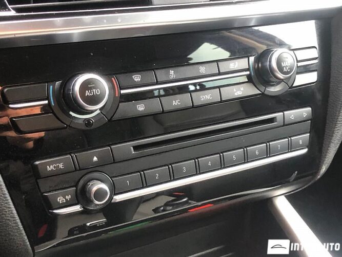BMW X3 2.0D 36 interauto-car