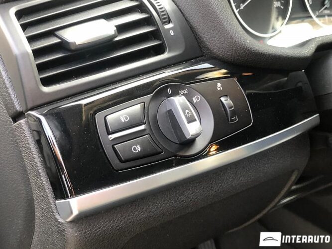BMW X3 2.0D 32 interauto-car