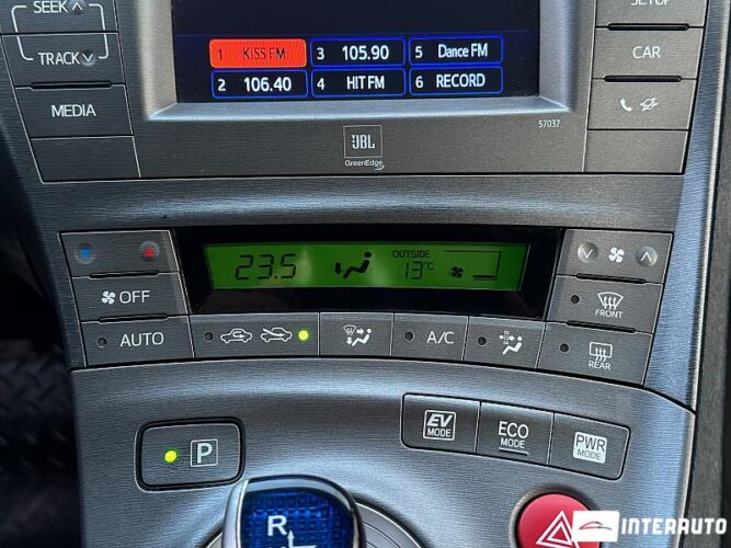 Toyota Prius 45 interauto-car