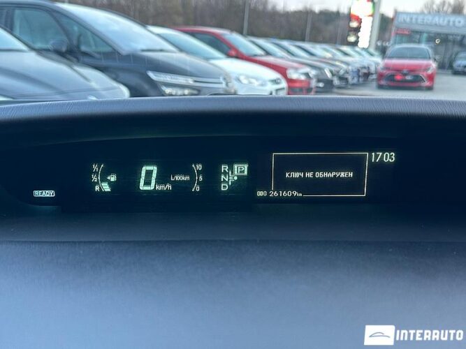 Toyota Prius 42 interauto-car