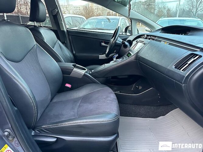 Toyota Prius 47 interauto-car