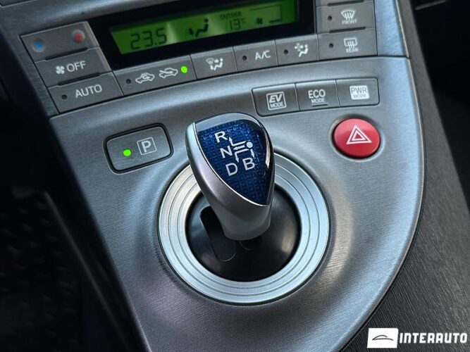 Toyota Prius 46 interauto-car