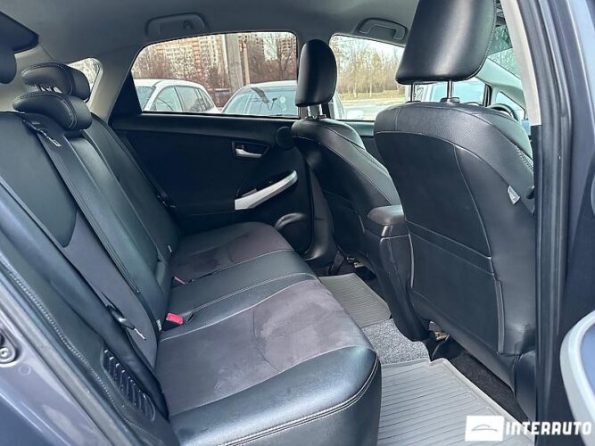 Toyota Prius 48 interauto-car