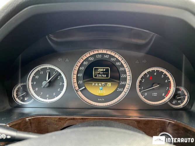 Mercedes E 200 38 interauto-car