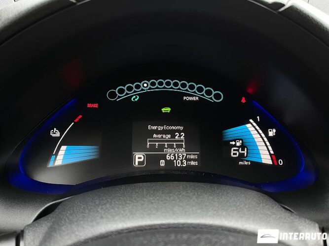 Nissan Leaf 42 interauto-car