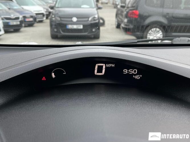 Nissan Leaf 41 interauto-car