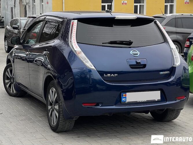 Nissan Leaf 34 interauto-car