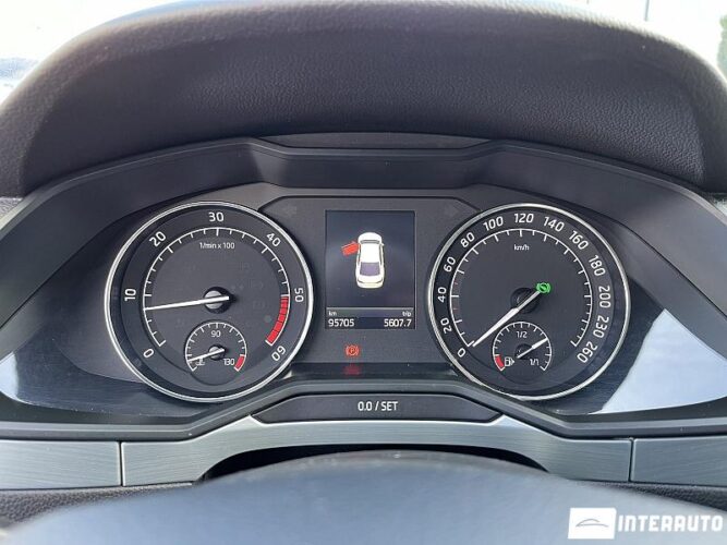 Skoda Superb 40 interauto-car