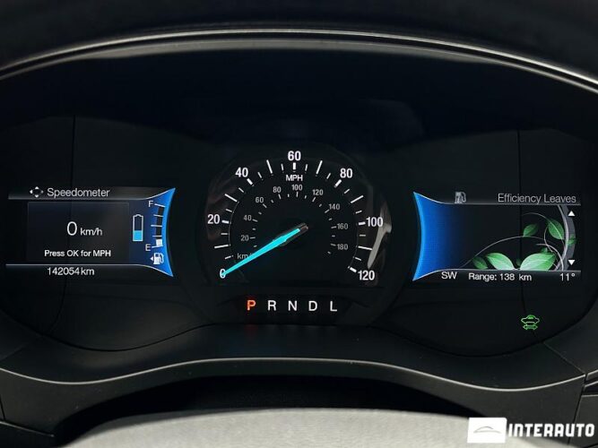 Ford Fusion 37 interauto-car