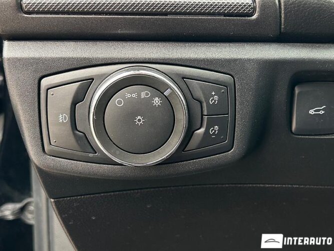 Ford Fusion 34 interauto-car