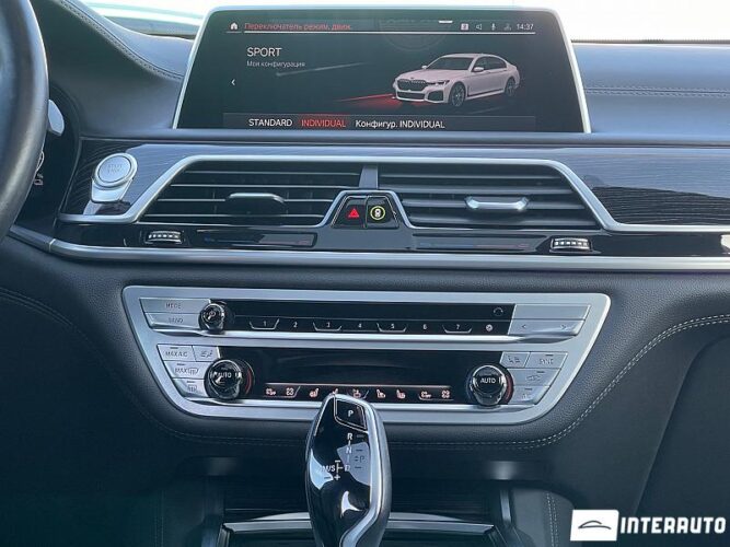 BMW 745e Plug-in hybrid 55 interauto-car