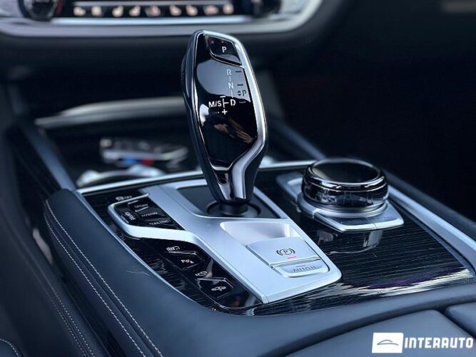 BMW 745e Plug-in hybrid 56 interauto-car