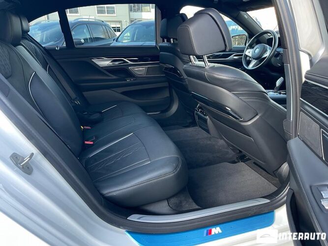 BMW 745e Plug-in hybrid 63 interauto-car