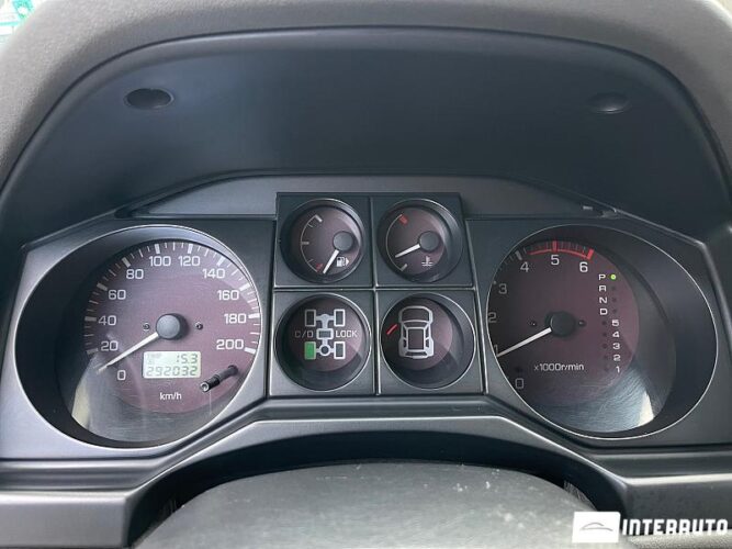 Mitsubishi Pajero 40 interauto-car