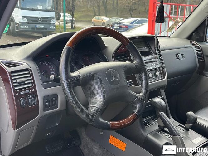 Mitsubishi Pajero 38 interauto-car