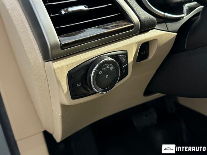 Ford Fusion 37 interauto-car