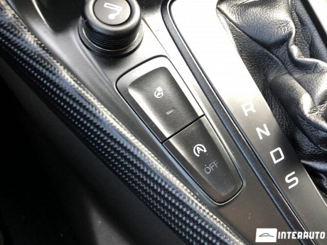 Ford Focus 44 interauto-car