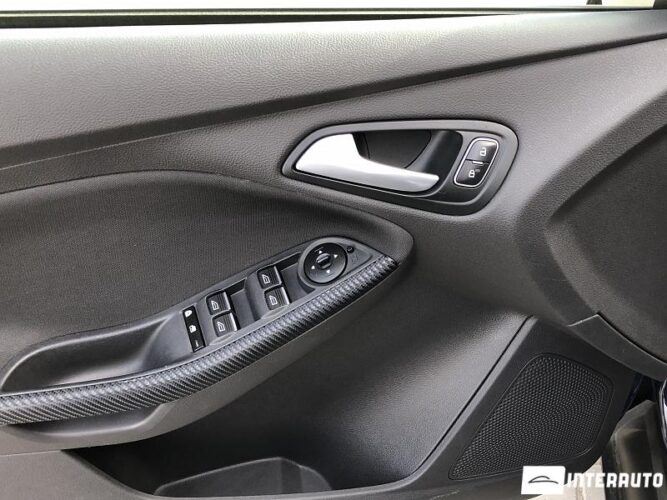 Ford Focus 47 interauto-car