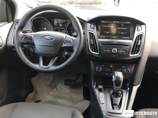 Ford Focus 39 interauto-car