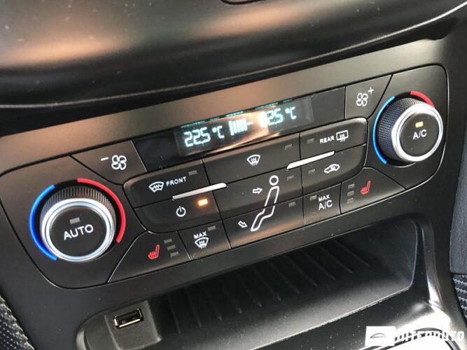 Ford Focus 42 interauto-car