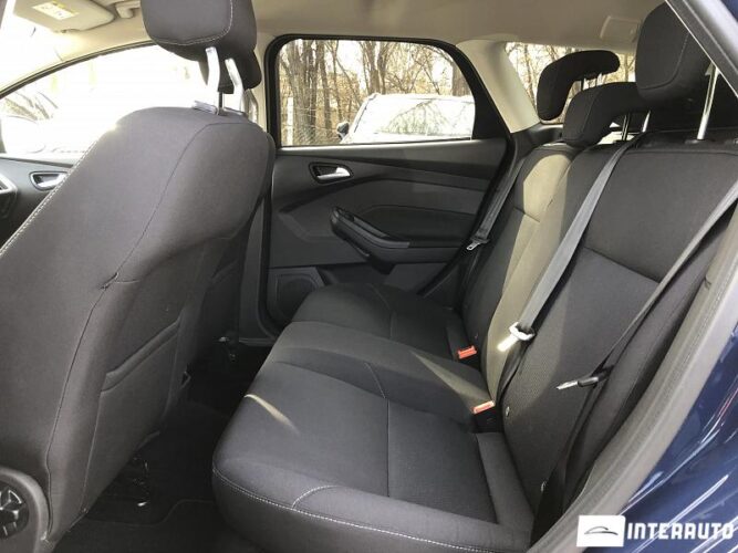 Ford Focus 37 interauto-car